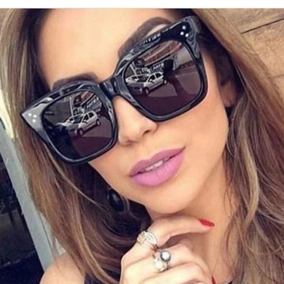 GLAM SUNNIES - Picture 2 of 5